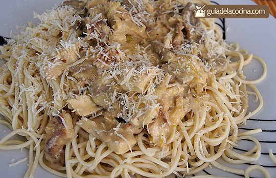 Receta - Espagueti con pollo y champiñones